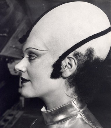 ファイル:Qiraash profile.jpg